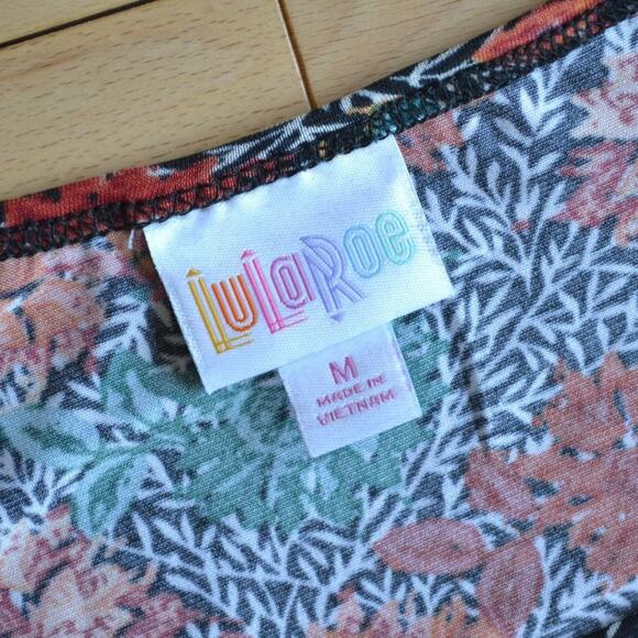 LuLaRoe Irma Tee Size M - Picture 3 of 4